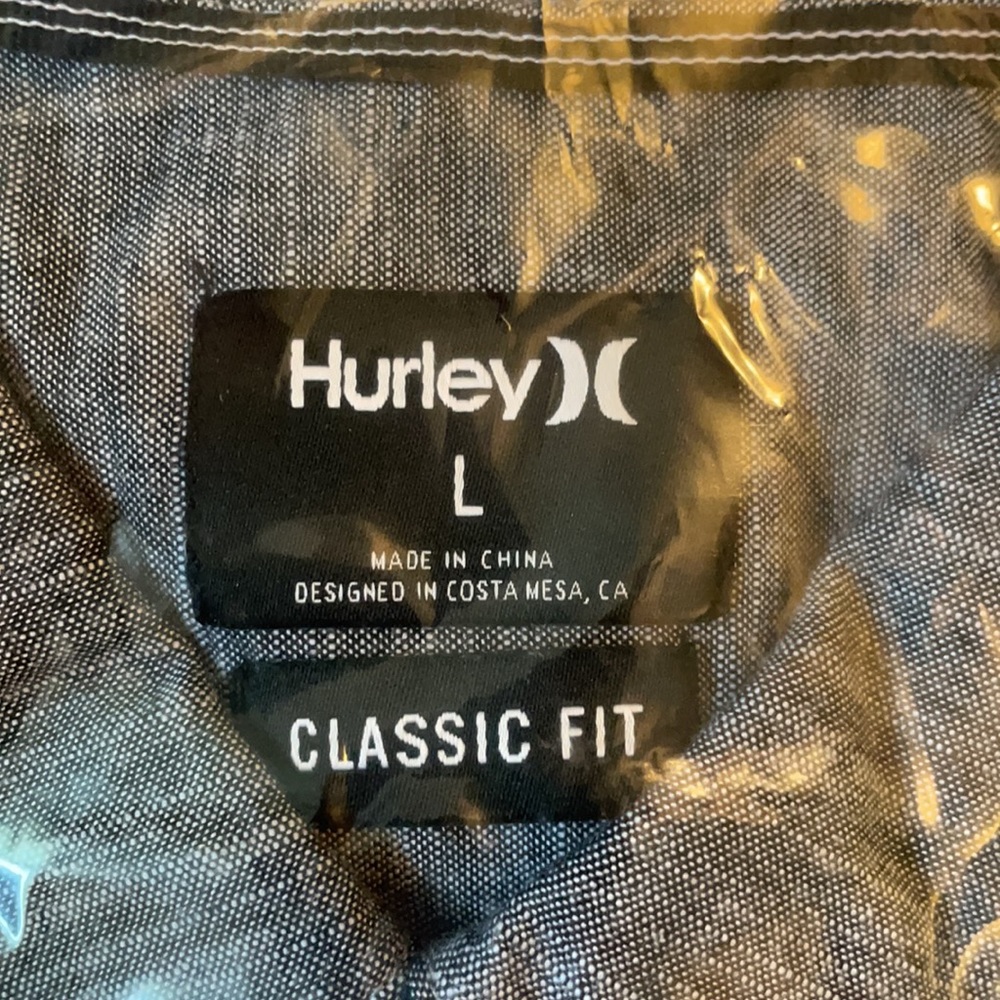 Hurley Classic Fit short sleeve button down - Picture 2 of 5